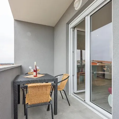 아파트 2 Bedroom Peroj *